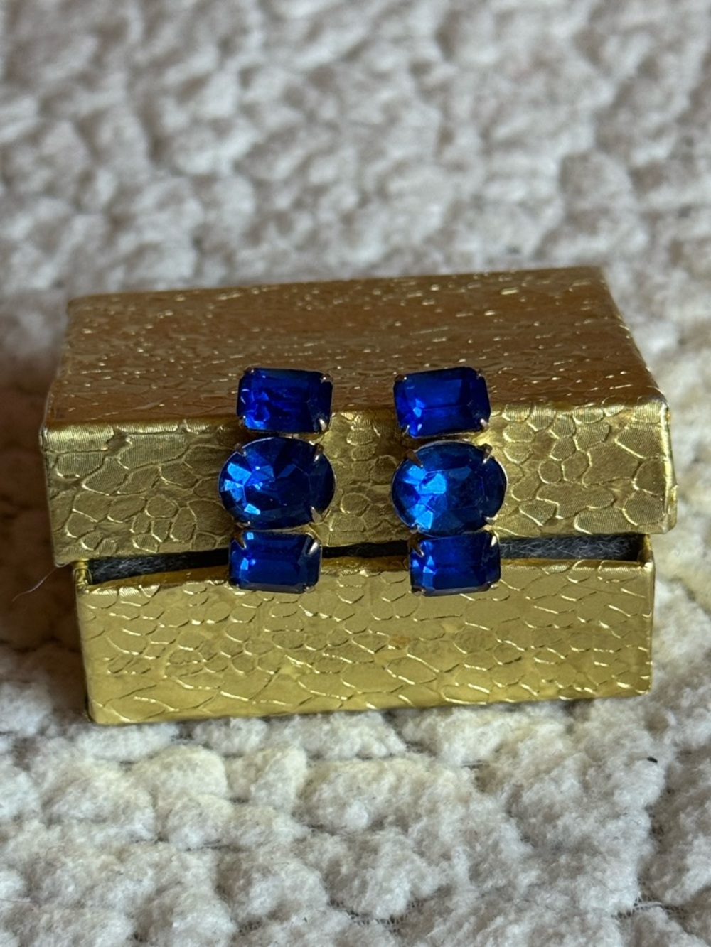 Vintage Cobalt Blue Rhinestone Screw Back Earrings Gold Tone